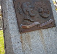 Thunderbolt's Statue and Constable Walker Memorial - Accommodation NT