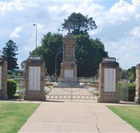 Warwick War Memorial and Gates - Accommodation NT