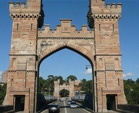 Bailey's Sydney - Tours For People Who Don't Like Tours - Accommodation NT 6