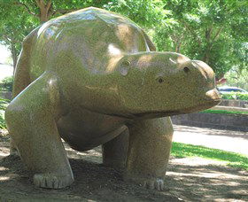 Sculpture Garden Campbelltown - Accommodation NT 3