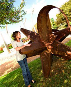 Sculpture Garden Campbelltown - Accommodation NT 4