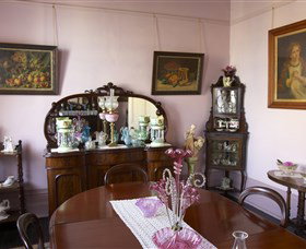 Jerilderie Historic Residence - Historic Home And Gardens - Accommodation NT 0