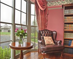 Barcaldine House - Accommodation NT 8