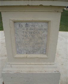 The Coronation Lamp Memorial - Accommodation NT 2