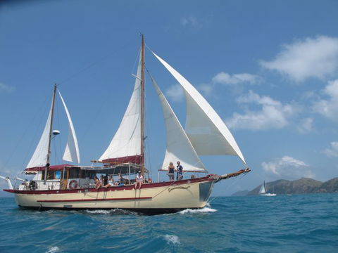 Adventure, Cruise, Dive And Outer Reef - Whitsundays Sailing Adventures - Accommodation NT 1
