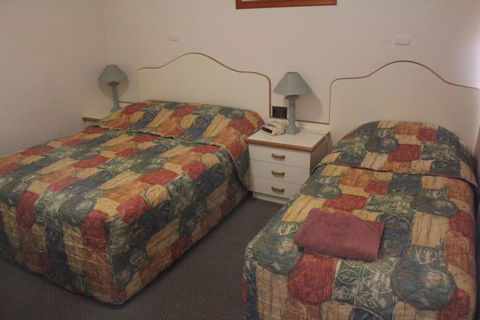 Golfview Motor Inn - Accommodation NT 0