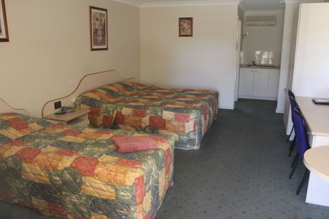 Golfview Motor Inn - Accommodation NT 3
