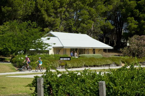 Tour De Vines - Accommodation NT 1