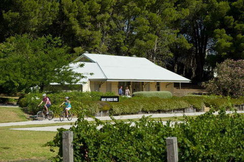 Tour De Vines - Accommodation NT 4