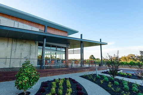 Swan River Cruise To Mandoon Estate Including Lunch At Homestead Brewery - Accommodation NT 1