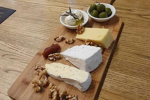Hobart Small Group Wine Tour Saturday Afternoon: Wines, Gins & Cheeses - Accommodation NT 4