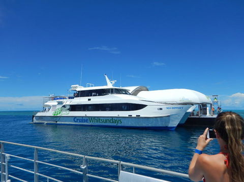 Great Barrier Reef Day Cruise To Reefworld - Accommodation NT 4