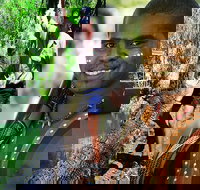 Hartley's Crocodile Adventures and Tjapukai Cultural Park Day Trip from Cairns - Accommodation NT