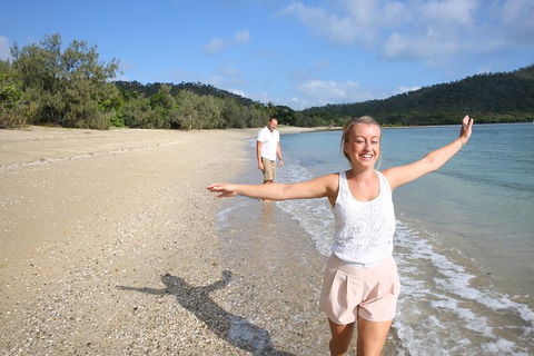 1-Night Whitsundays Tour By Catamaran With Paradise Cove Resort From Airlie Beach - Accommodation NT 0