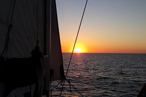 Sunset 3-Hour Cruise From Darwin Includes Dinner And Sparkling Wine - Accommodation NT 5