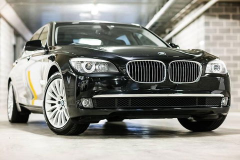 Family Sydney Airport Arrival Transfer - NT Tourism 2