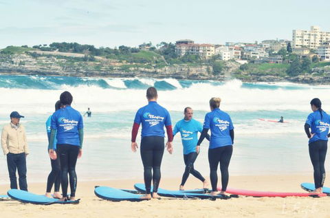 Surfing Lessons On Sydney\'s Bondi Beach - Accommodation NT 6