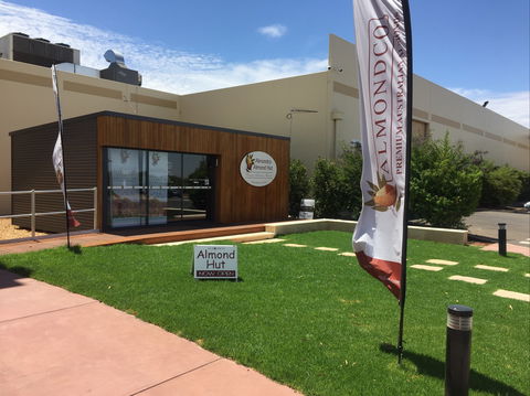 Almondco Almond Hut - Accommodation NT 0