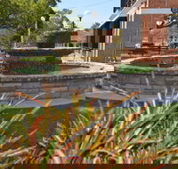 Bauer and Wiles Memorial Fountain - Accommodation NT