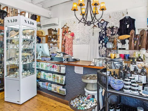 Bombo Clothing Co And The Bombo Gallery - Accommodation NT 0
