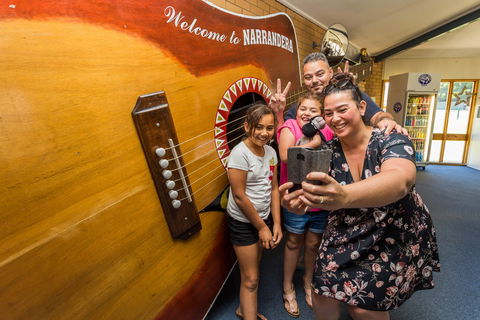 Narrandera's Big Guitar - Accommodation NT 0