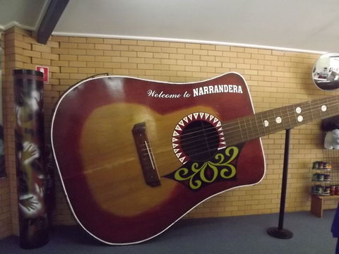 Narrandera's Big Guitar - Accommodation NT 2