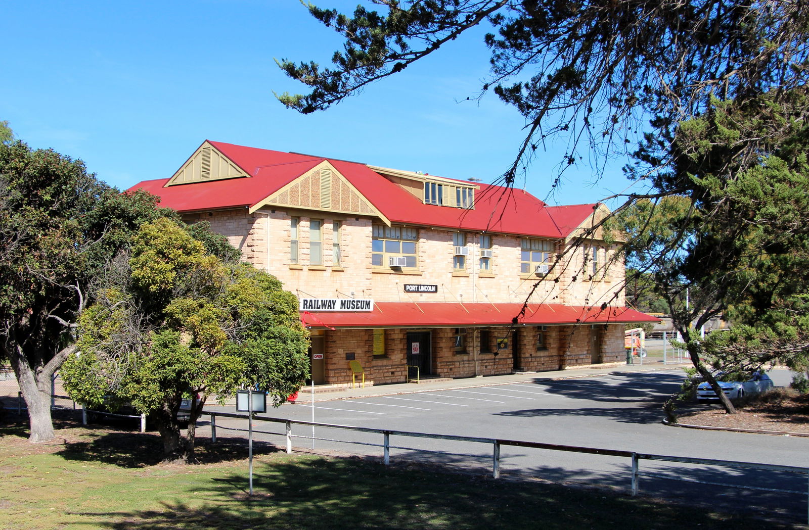 Accommodation NT