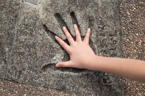 Hands Of Fame Park - Accommodation NT 0