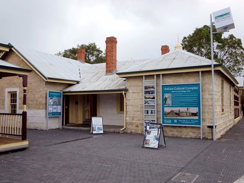 ArtGeo Cultural Complex - Accommodation NT 1