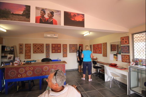Kathleen Buzzacott Art Studio - Accommodation NT 1