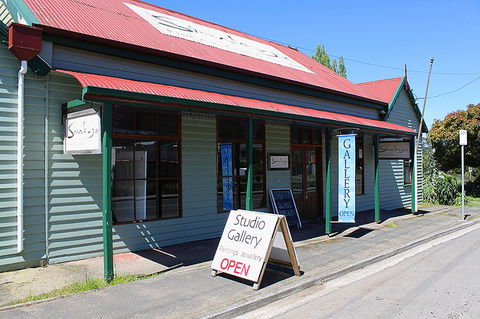The Art Of Richard Stanley, Studio And Gallery - Accommodation NT 1
