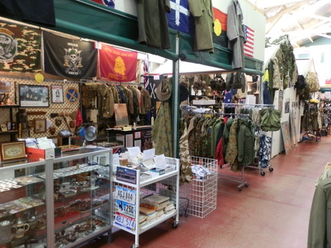 AAA Army Surplus And Collectables - Accommodation NT 0