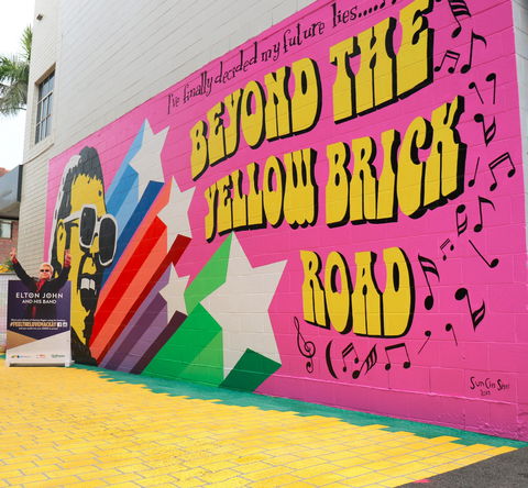 Yellow Brick Road And Elton John Mural - Accommodation NT 0