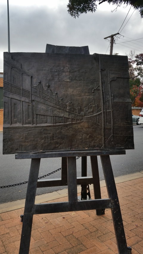 Russell Drysdale Easel Sculpture - Accommodation NT 0