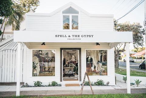 Spell & The Gypsy Collective - Accommodation NT 0