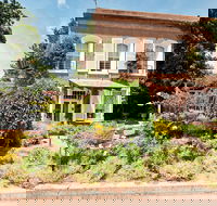 Two-Foot Heritage Walk - Accommodation NT