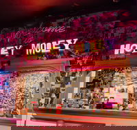 Holey Moley Charlestown - Accommodation NT