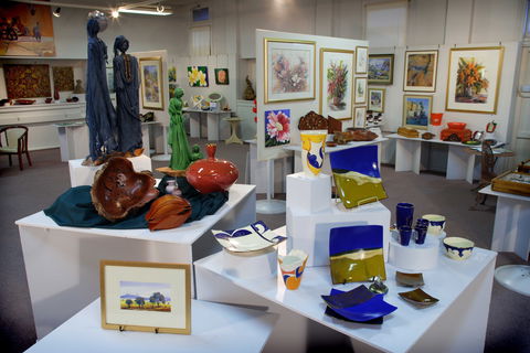 Inverell Art  Gallery - NT Tourism 1