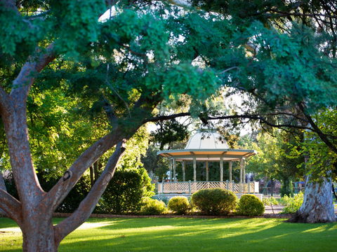 Robertson Park - Accommodation NT 0