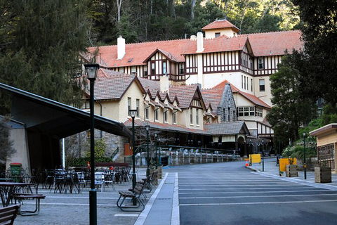 Jenolan Caves - Wildlife And Caves - NT Tourism 0