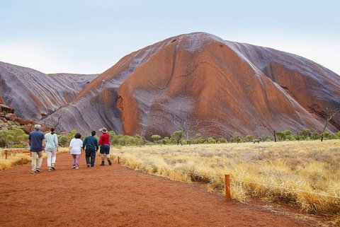 Explore Uluru: 7 Hours Guide Tour At Sunrise With Light Breakfast - Accommodation NT 5