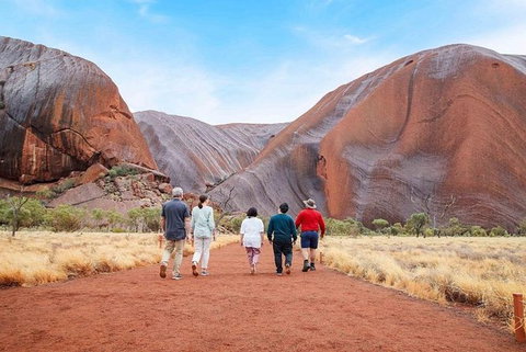 Explore Uluru: 7 Hours Guide Tour At Sunrise With Light Breakfast - Accommodation NT 0