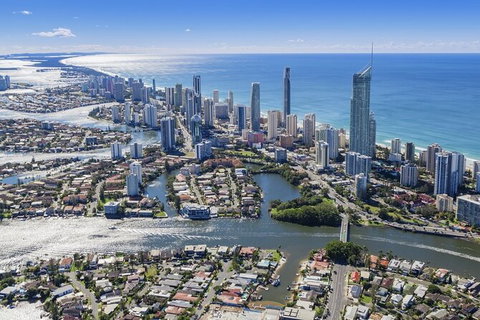 Gold Coast Airport Transfers : Airport OOL To Gold Coast City In Luxury Car - Accommodation NT 4