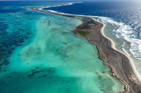 Pink Lake + Abrolhos Islands Scenic Flight - Accommodation NT 1