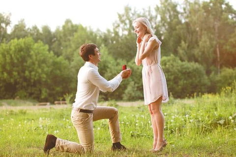 Romance Aircraft Flight + Scenic Tour + 3 Course Lunch + Beer Tasting + Hamper - Accommodation NT 2