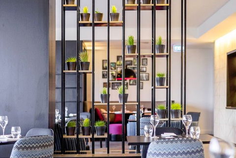 MRepublic Restaurant, Bar And Lounge - Accommodation NT 3