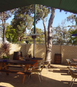 Hale Road Tavern - Accommodation NT 2