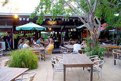 Lizard's Outdoor Bar And Grill - NT Tourism 1