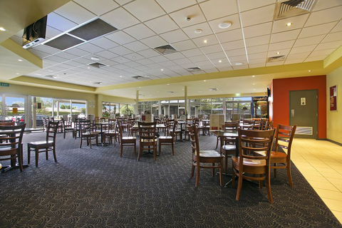 Lakeside Village Tavern - Accommodation NT 5