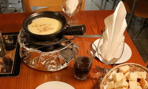 CJ's French Fondue Restaurant - Accommodation NT 2